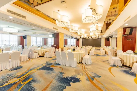 Runliu Grand Hotel (Liuzhou Five Star Pedestrian Street) Отели рядом с достопримечательностью «Liuzhou Zoo»