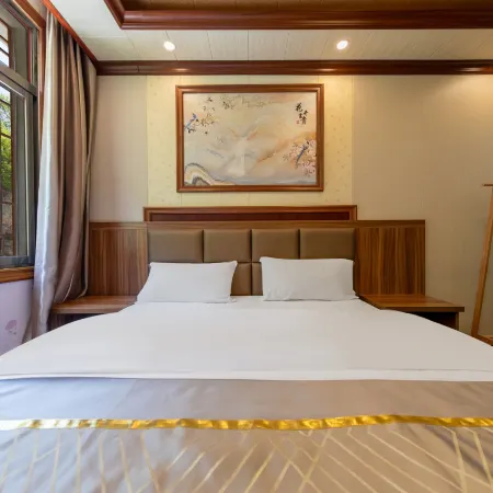 Xijiang Qianhu Miao Village Xinlongsheng Hotel (West Gate Tourist Service Center)