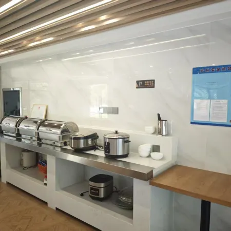 Kaiwo Apartment Hotel (Shanghai Lingang Shuyuan Yuzhou City Plaza) Отели рядом с достопримечательностью «Озеро Дишуй»