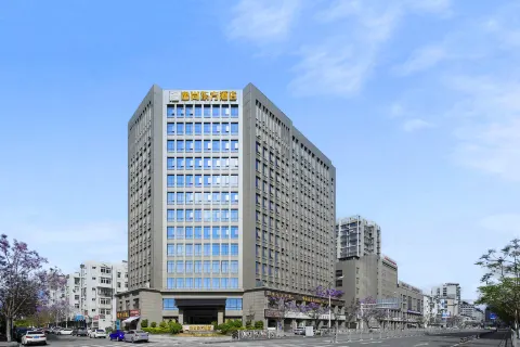 逸尚東方飯店（西昌月亮湖濕地公園沃爾瑪店）