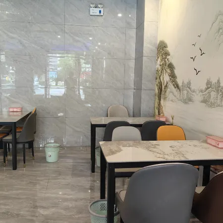 Yidong Yiju Hotel (Kaili College High-speed Railway South Station Branch)