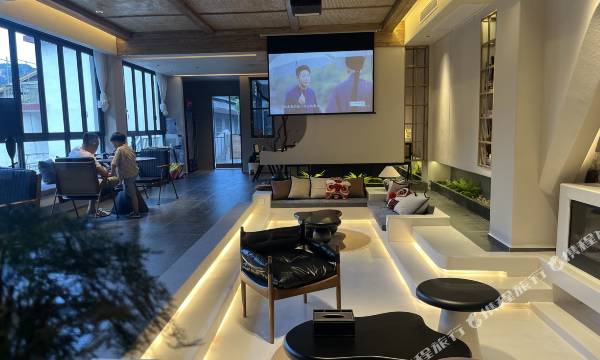 Muye · Mountain Natures Echo Homestay (Zhangjiajie National Forest Park)