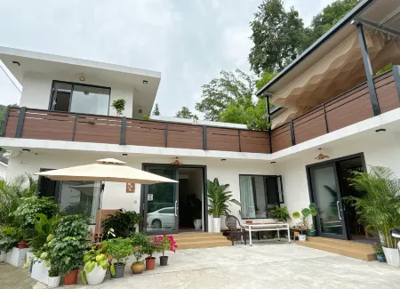 Jinghe Xiaoyuan Homestay Отели рядом с достопримечательностью «Bailu Monastery»