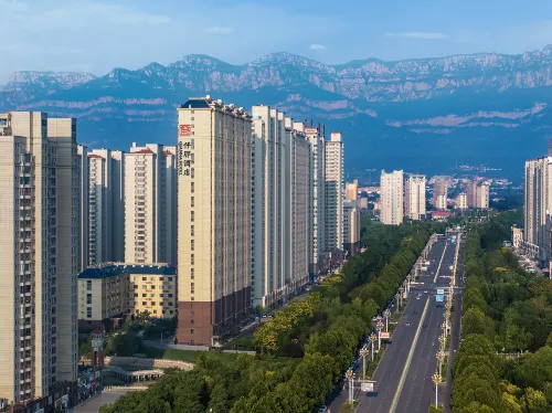 QIANNA HOTEL(Linzhou Hongqi Canal Avenue Municipal Government Store)