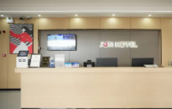 Junyi Chain Hotel (Sanjiang Drum Tower Duoye Plaza)