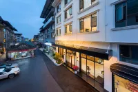 Xiangli Qingsu Homestay (Emeishan Scenic Area Baoguo Temple) - parking