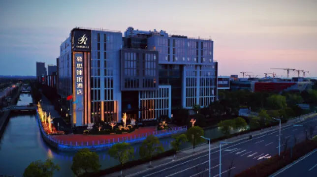 โรงแรมเดอรุชชี (สถานีรถไฟฟ้าเจียซ่ง มิดเดิลโรด หงเฉียว เซี่ยงไฮ้ สาขา) โรงแรมใกล้เซี่ยงไฮ้เอาต์เลต