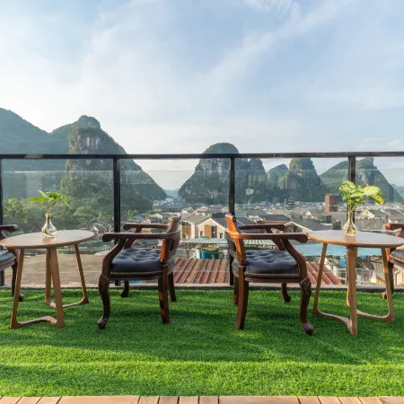 Floral Hotel· Pantaoshu Hotel(Yangshuo West Street Lijiang Branch)