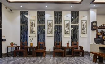 Yangshuo one mountain and one water top class B & B