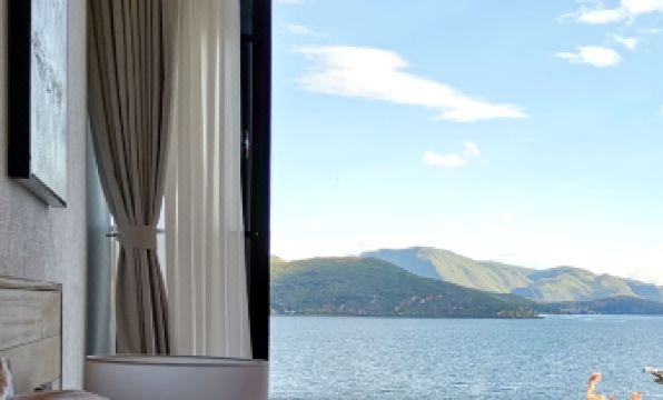 Dali Shuanglang Yinxi Shanju Guanhai Inn