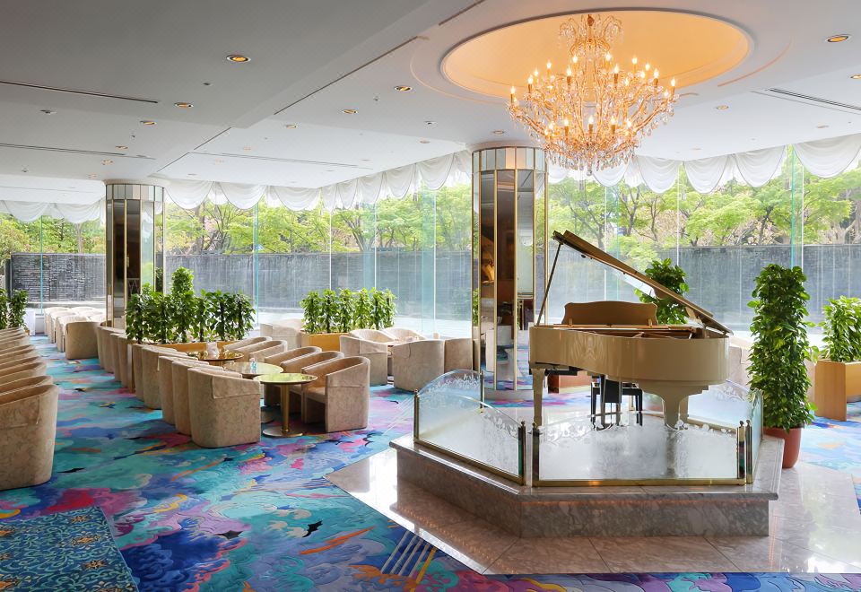 2. 호텔 스프링스 ..