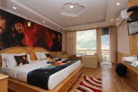 Hotel Smugglers