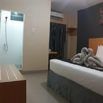 NEW HOTEL GENTALA Отели рядом с достопримечательностью «Тамрин Плаза»
