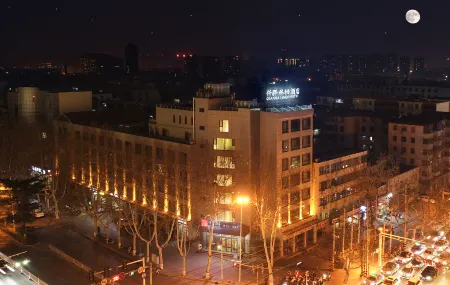 QIANNA LINQI HOTEL (Jiaozuo Jianshe Road Railway Station Branch) Отели рядом с достопримечательностью «Jiaozuo University»