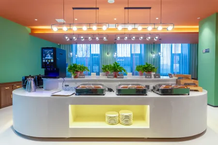 Campanile Hotel (Xi'an Lintong Terracotta Warriors and Horses West Garden Metro Station) Отели рядом с достопримечательностью «Terra-Cotta Warriors No. 2 Pit»