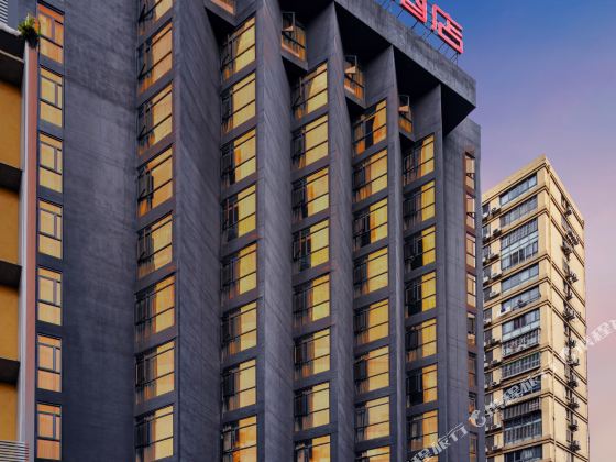 Yijin Meiyi Hotel (Yichang Binjiang Park CBD Shopping Center)