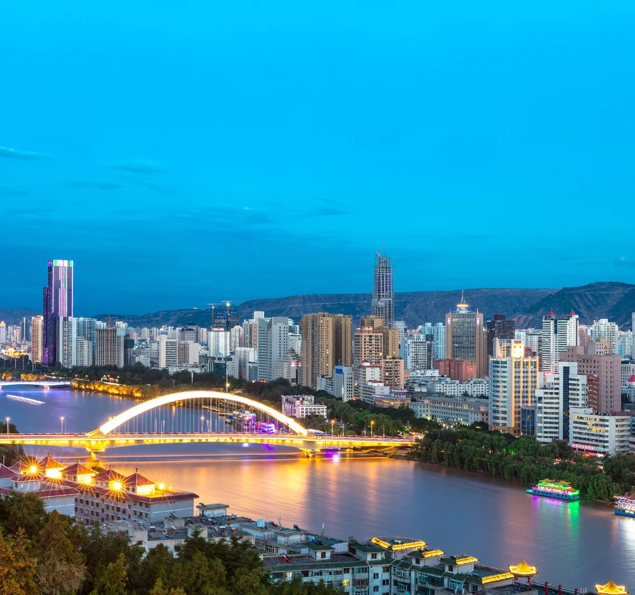 <h1>西關清真寺附近住宿飯店推薦</h1>