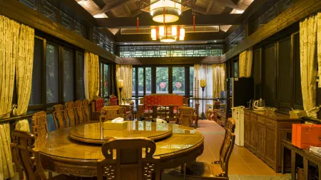 Qingquangu Homestay Отели рядом с достопримечательностью «Liuzu (Six Ancestors) Temple»