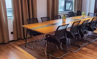 A conference room with wooden tables and chairs is available in an office or meeting area for senior individuals at Holiday Inn Express Xi'an Bell Tower