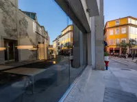 Chic & Basic Gravity Hotels near Rivoli Theatre