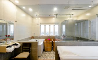 Lam Sơn White Palace Hotel
