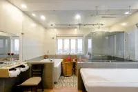 Lam Sơn White Palace Hotel فنادق في ثاي بينه