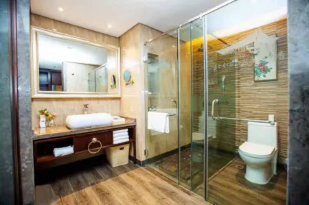 North Huanghai Hot Spring Resort Отели рядом с достопримечательностью «Dalu Island»