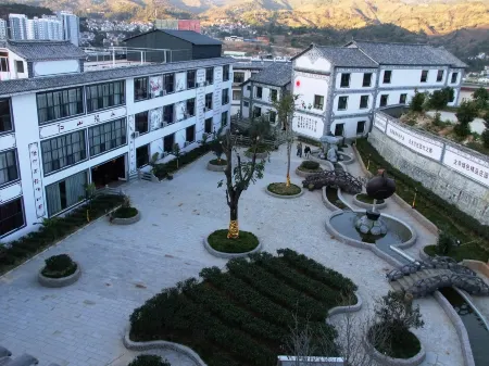 Fengqing Renshan Zhishui Manor Отели рядом с достопримечательностью «3200 Red Tea Culture Garden»