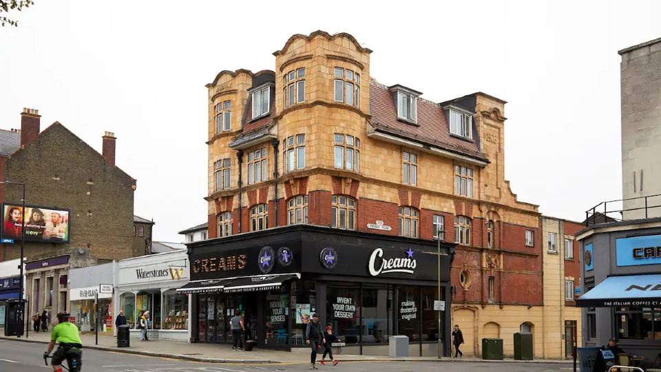 Superb 3 Bed / 2Bath Flat Free WIFI Pets Allowed