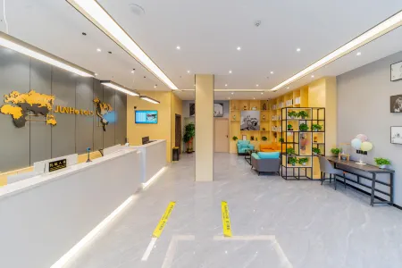 Junyi Hotel Chain (Zhaoqing Huaiji Yuejing Kangcheng Branch) Отели рядом со станцией Huaiji Railway Station