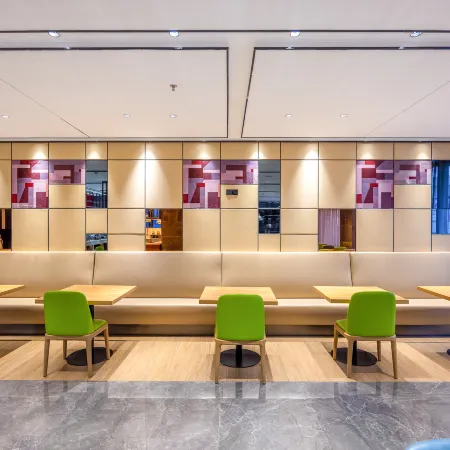 Super 8 Collection Hotel (Lanzhou Railway Station Hongxingxiang Subway Station)