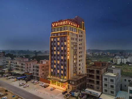 Vienna Hotel (north shore of Huazhou) Отели в г. Хуачжоу