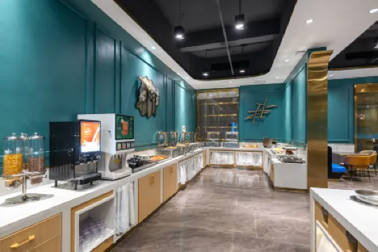 City Select Hotel Отели рядом с достопримечательностью «Martyrs' Cemetery»