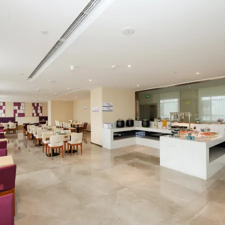 Lavande Hotel (Panzhou Donghu Park Caihongqiao)