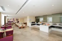 Lavande Hotel (Panzhou Donghu Park Caihongqiao) Hotels in Panzhou