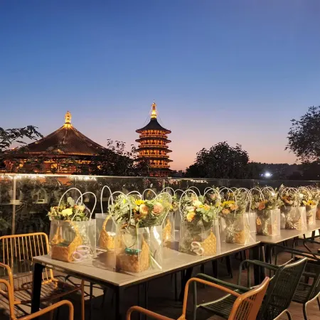 Luoyang First Sight Hotel