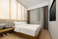 南京英尊假日飯店（南京大學仙林地鐵站店） 站前廣場附近的飯店