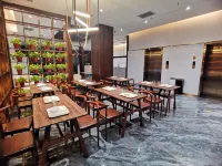 Ancient City Wall Side · Shuman Hotel (Xi'an Bell and Drum Tower Andingmen Subway Station Branch) Hotels near Lianhu