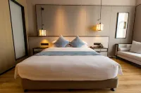 NANYANG REBECCA INTERNATIONAL RESORT HOTEL Hotel dekat Zhenping Station