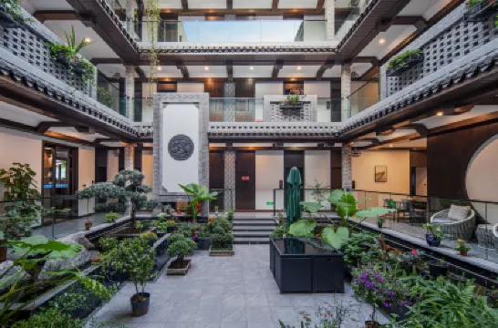 Qingyaxuan Chinese Inn (Changshou Ancient Town) فنادق في 