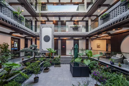 Qingyaxuan Chinese Inn (Changshou Ancient Town)