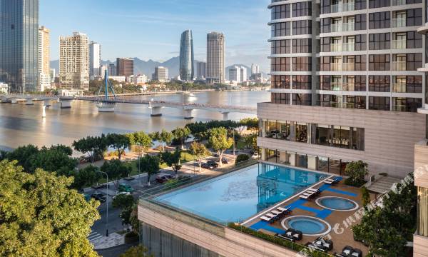 Melia Vinpearl Danang Riverfront