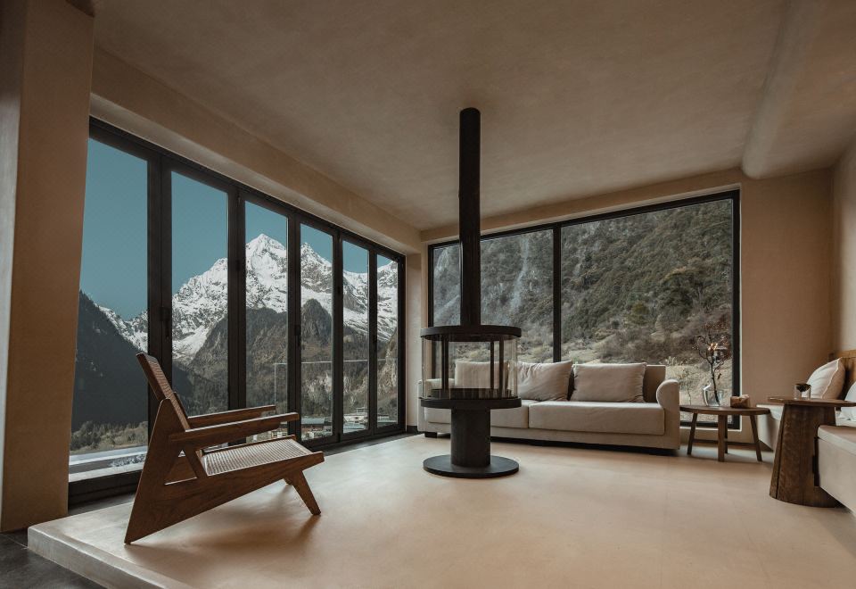 Hotel Aulac Over view