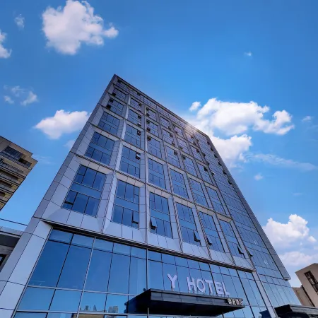 YHotel Leno
