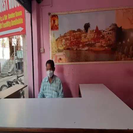 Goroomgo Swastik Guest House Varanasi