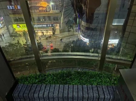 Encounter Holiday Hotel Отели рядом с достопримечательностью «Bingxue Park»