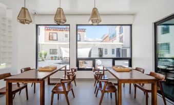 Shangri-La and stop · Not late designer homestay