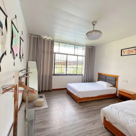 Lichuan Riverside Courtyard Homestay