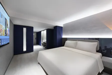 Nanjing Chengxin Avenue Metro Station Qingju Hotel