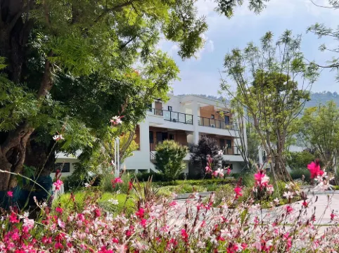 Fuxian Lake Banshan Qingpu Homestay (Starry Town)